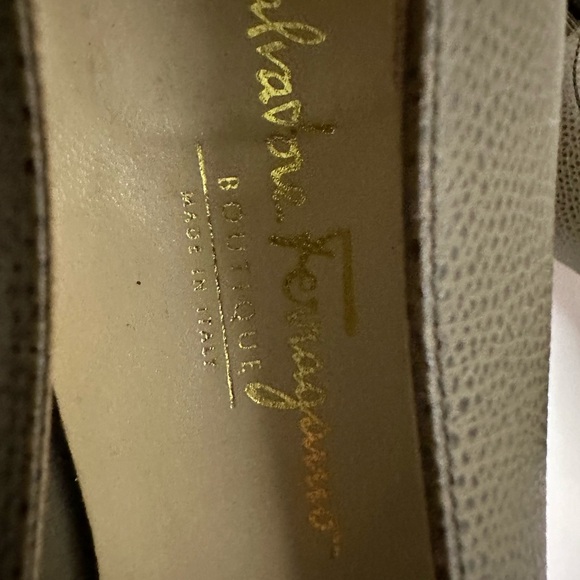 Size 8 vintage green leather Salvatore Ferragamo heels - Picture 4 of 4